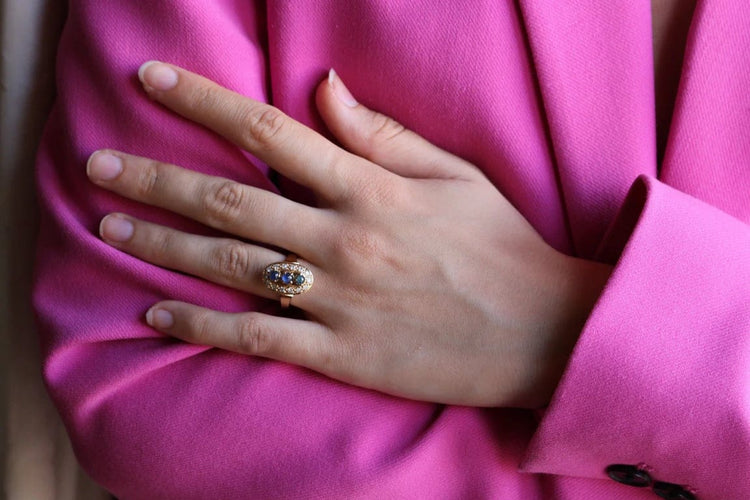 Bague 52 Bague trilogie saphirs et diamants en or jaune 18 carats 58 Facettes 530