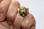 Bague 60 Bague panthère en or jaune 18 carats, émail, diamants et rubis 58 Facettes 329