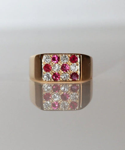 Bague 56 Bague chevalière - Rubis et diamants en or jaune 18 carats 58 Facettes 541