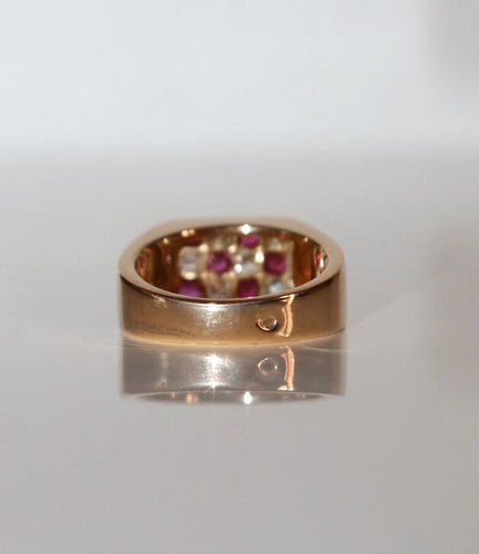 Bague 56 Bague chevalière - Rubis et diamants en or jaune 18 carats 58 Facettes 541