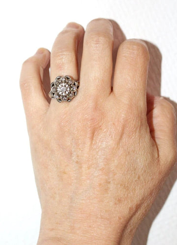 Bague 54 Bague marguerite en platine et or blanc, diamants 58 Facettes 567