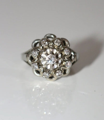 Bague 54 Bague marguerite en platine et or blanc, diamants 58 Facettes 567