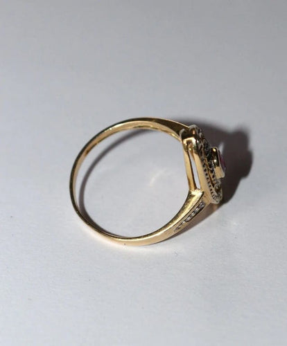 Bague 55 Bague marquise en or jaune 18 carats rubis et diamants 58 Facettes 572