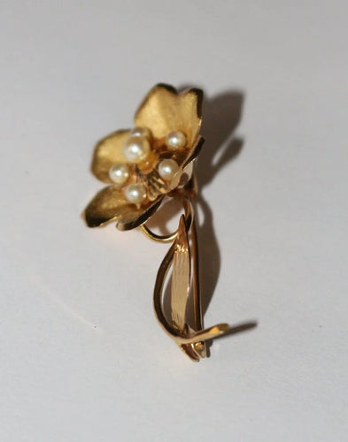 Broche Broche fleur rétro en or jaune 18 carats et perles 58 Facettes 570