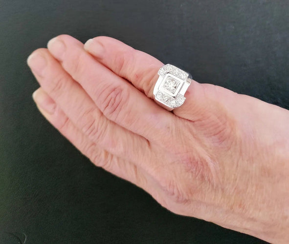 Bague 46 Bague chevalière Art déco en or blanc et platine avec diamants 58 Facettes 584