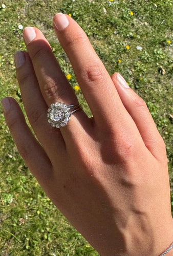 Bague 52 Bague en or blanc 750‰ et diamants 58 Facettes 1009