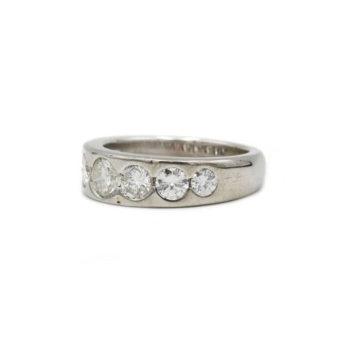 Bague 54 Bague en or blanc 750‰ et diamants 58 Facettes 1063