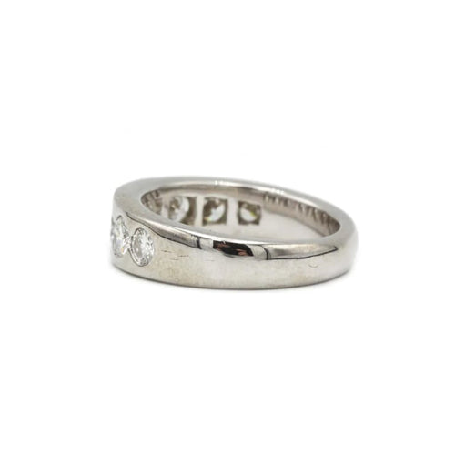 Bague 54 Bague en or blanc 750‰ et diamants 58 Facettes 1063