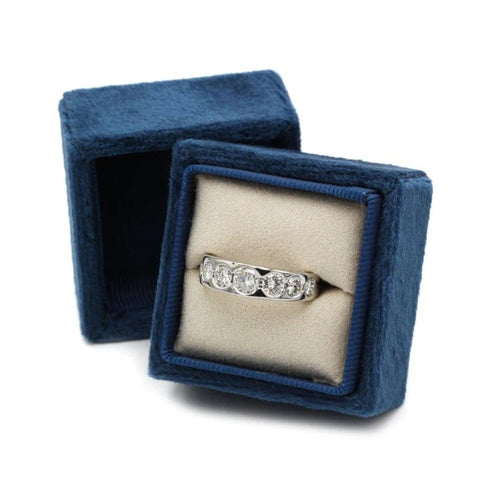 Bague 54 Bague en or blanc 750‰ et diamants 58 Facettes 1063