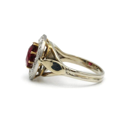 Bague 52 Bague en or jaune sertie d’un grenat et de diamants 58 Facettes 1090