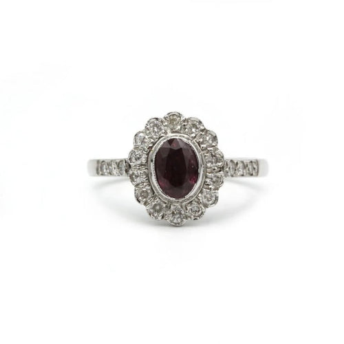 Bague 51 Bague en or blanc 750‰ avec rubis et diamants 58 Facettes 1106