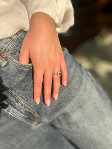 Bague 51 Bague en or blanc 750‰ avec rubis et diamants 58 Facettes 1106