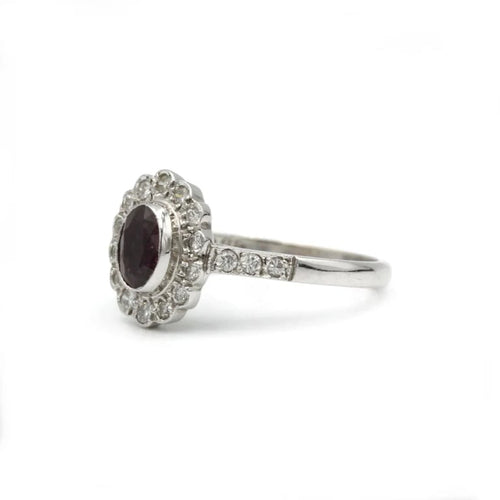 Bague 51 Bague en or blanc 750‰ avec rubis et diamants 58 Facettes 1106