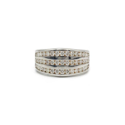 Bague 54 Bague pavée en or blanc 750‰ et diamants 58 Facettes 1105