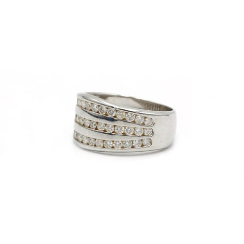 Bague 54 Bague pavée en or blanc 750‰ et diamants 58 Facettes 1105
