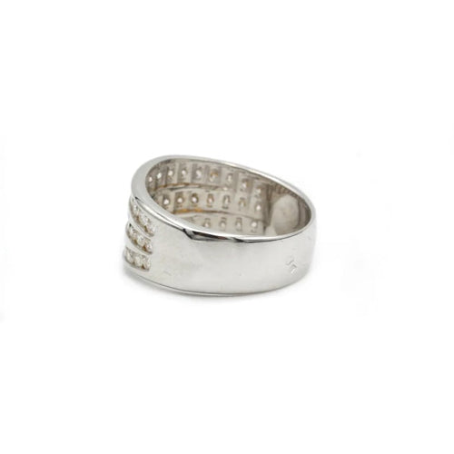 Bague 54 Bague pavée en or blanc 750‰ et diamants 58 Facettes 1105