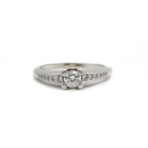 Bague 54 Bague en or blanc 750‰ et diamants 58 Facettes 1099