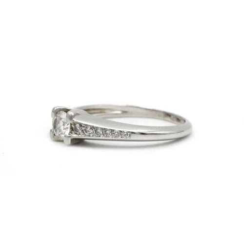 Bague 54 Bague en or blanc 750‰ et diamants 58 Facettes 1099