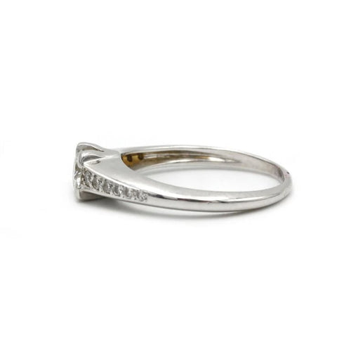Bague 54 Bague en or blanc 750‰ et diamants 58 Facettes 1099