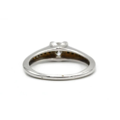 Bague 54 Bague en or blanc 750‰ et diamants 58 Facettes 1099