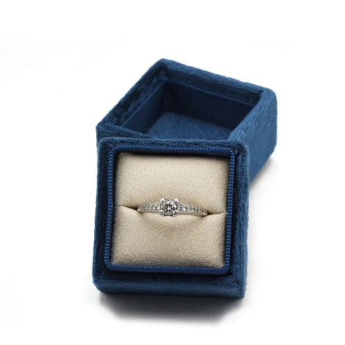 Bague 54 Bague en or blanc 750‰ et diamants 58 Facettes 1099