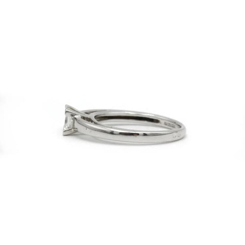 Bague 52 Solitaire - Bague en or blanc 750‰ et diamant taille princesse 58 Facettes 1131