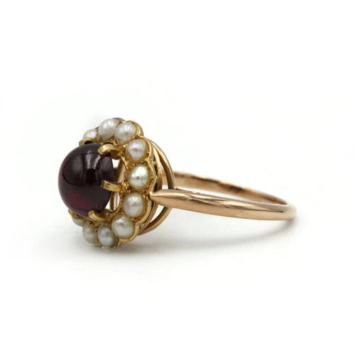 Bague 54 Bague en or jaune 750‰ avec grenat cabochon et perles 58 Facettes 1217