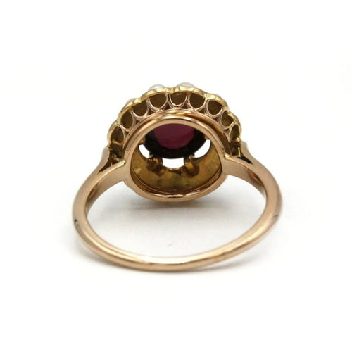 Bague 54 Bague en or jaune 750‰ avec grenat cabochon et perles 58 Facettes 1217
