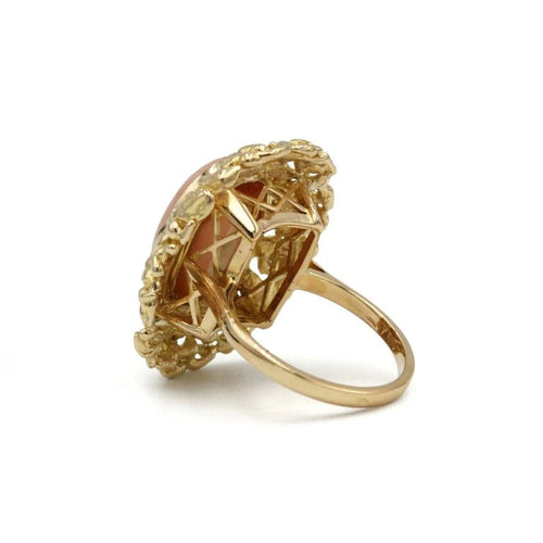 Bague 52 Bague en or jaune 750 des années 1950-1960 avec corail 58 Facettes 1236