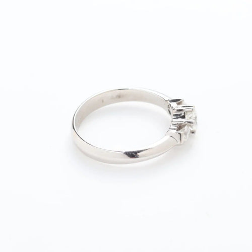 Bague Bague trois pierres en or blanc 18 carats avec diamants 58 Facettes 146/23