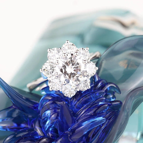 Bague 52 Bague rosette en or blanc 18 carats et diamants 58 Facettes 136043