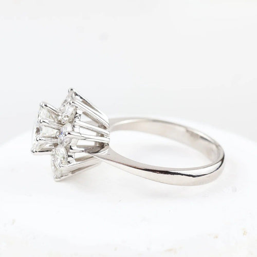 Bague 52 Bague rosette en or blanc 18 carats et diamants 58 Facettes 136043