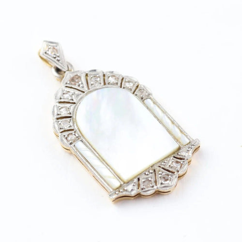 Pendentif Pendentif ancien en or jaune 18 carats, diamants et nacre 58 Facettes 133010