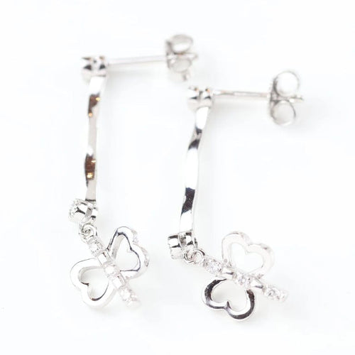 Boucles d'oreilles Boucles d’oreilles longues en or blanc 18 carats et diamants taille brillant 58 Facettes VV1-E