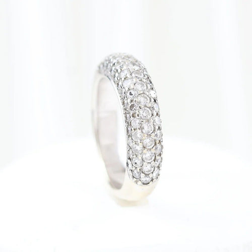 Bague 52 Bague pavée de diamants en or blanc 18 carats 58 Facettes VV1-C