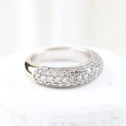 Bague 52 Bague pavée de diamants en or blanc 18 carats 58 Facettes VV1-C