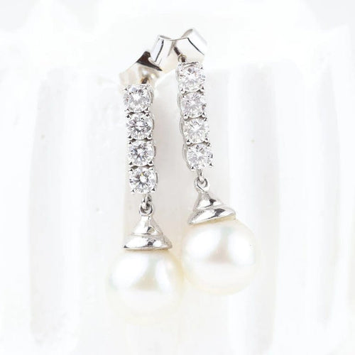 Boucles d'oreilles Boucles d'oreilles en or blanc 18 carats avec diamants et perles 58 Facettes