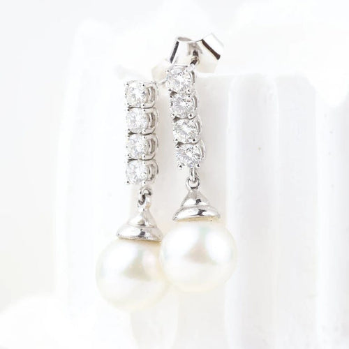 Boucles d'oreilles Boucles d'oreilles en or blanc 18 carats avec diamants et perles 58 Facettes