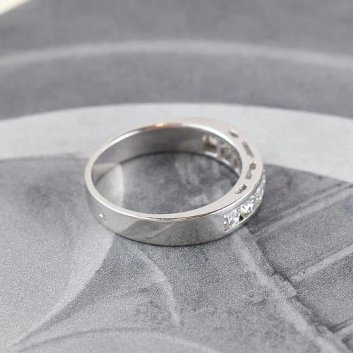 Bague Alliance - Bague en or blanc 18 carats et diamants 58 Facettes 131455B