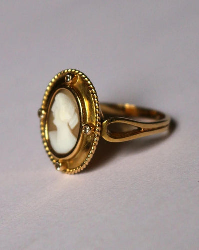 Bague 55 Bague ancienne camée coquille en or jaune 18 carats 58 Facettes 590