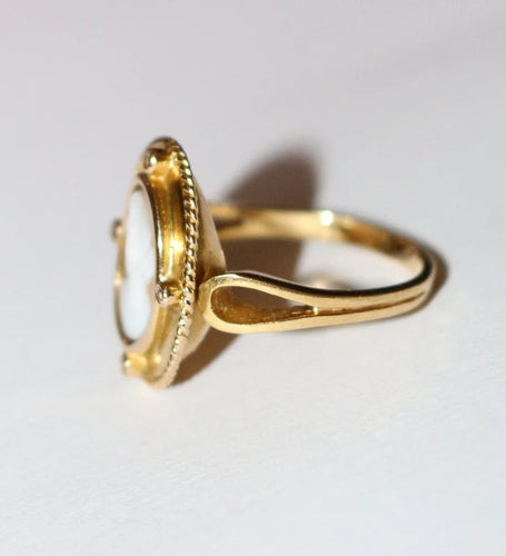 Bague 55 Bague ancienne camée coquille en or jaune 18 carats 58 Facettes 590