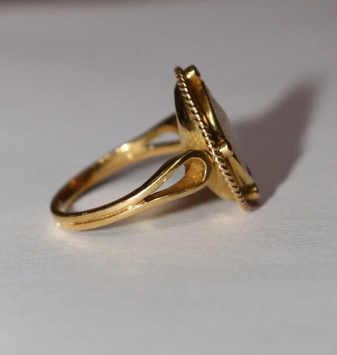 Bague 55 Bague ancienne camée coquille en or jaune 18 carats 58 Facettes 590