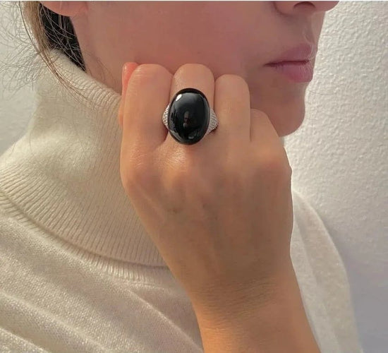 Bague 53 Chantecler Chérie - Bague en or blanc 18 carats, onyx et diamants 58 Facettes