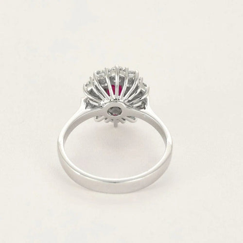 Bague 51.5 Bague marguerite en or gris 18k, rubis ovale et diamants 58 Facettes BA214
