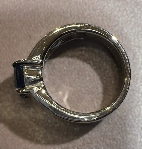 Bague 54.5 Bague de fiançailles en or blanc 18 carats, saphir et diamants 58 Facettes 7352 A