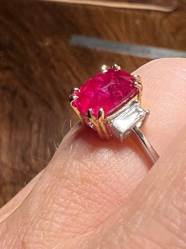 Bague 54 Bague rubis 3,17 ct et diamants en or jaune et or blanc 58 Facettes 7533 A