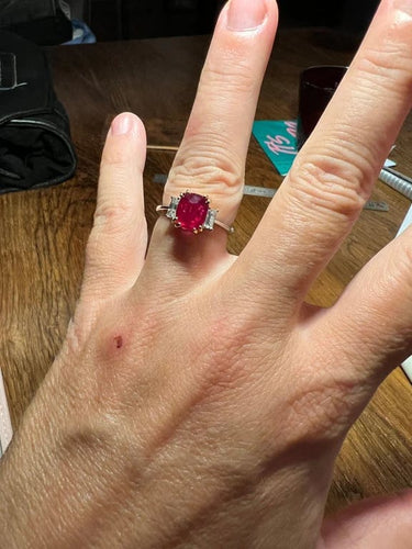 Bague 54 Bague rubis 3,17 ct et diamants en or jaune et or blanc 58 Facettes 7533 A