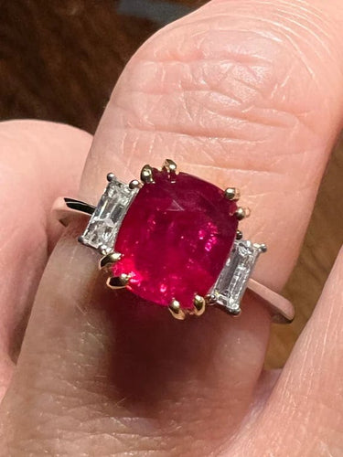Bague 54 Bague rubis 3,17 ct et diamants en or jaune et or blanc 58 Facettes 7533 A