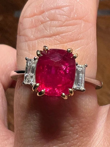 Bague 54 Bague rubis 3,17 ct et diamants en or jaune et or blanc 58 Facettes 7533 A
