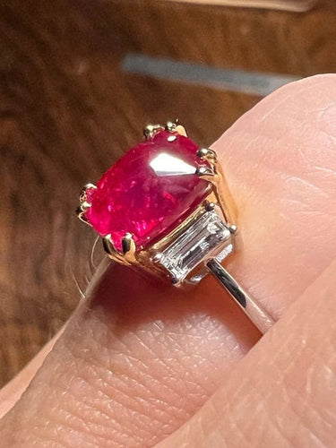 Bague 54 Bague rubis 3,17 ct et diamants en or jaune et or blanc 58 Facettes 7533 A